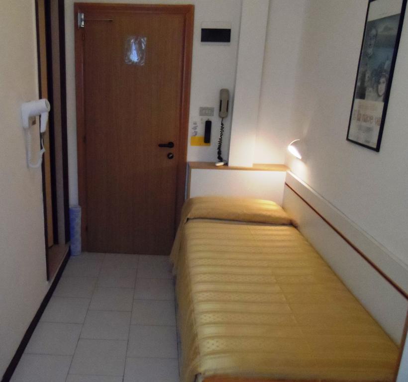 Hotel La Dolce Vita Rimini Oda fotoğraf