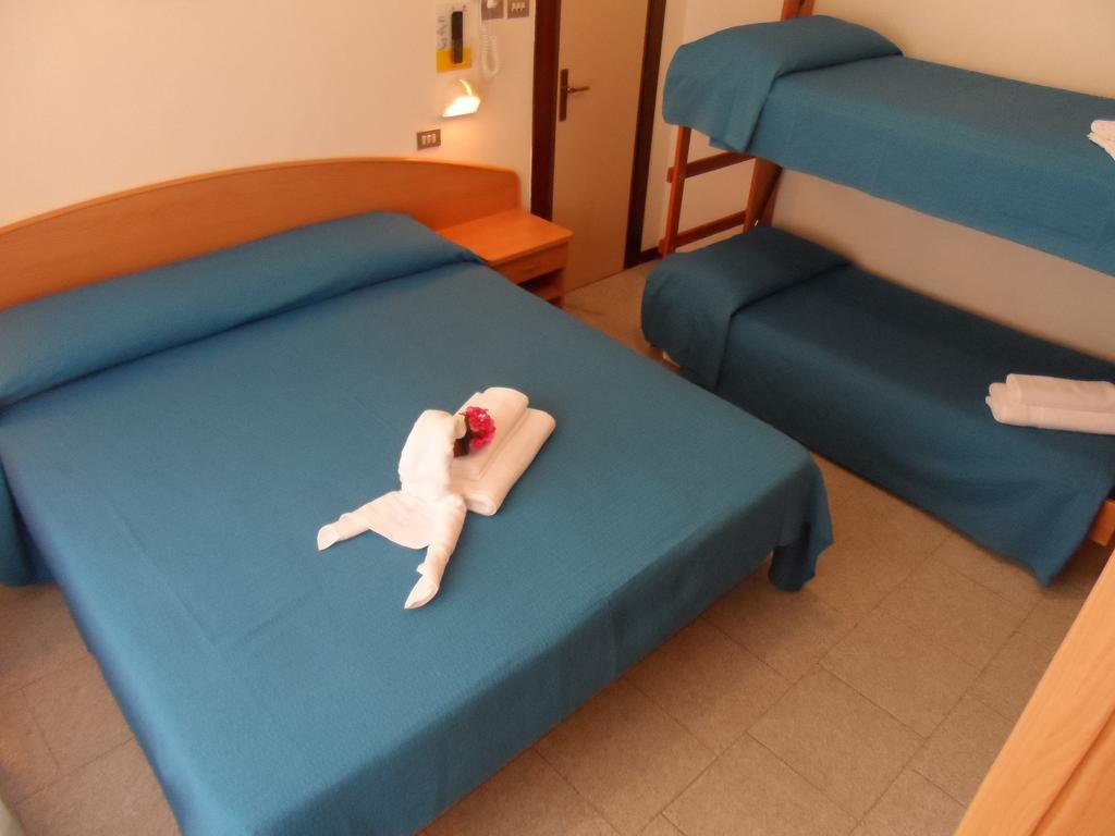 Hotel La Dolce Vita Rimini Oda fotoğraf