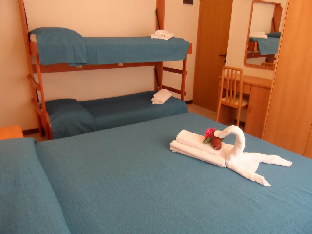 Hotel La Dolce Vita Rimini Oda fotoğraf