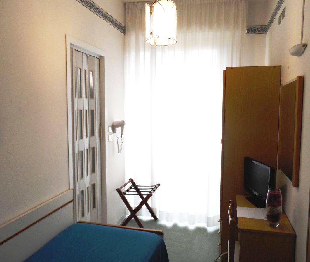 Hotel La Dolce Vita Rimini Oda fotoğraf